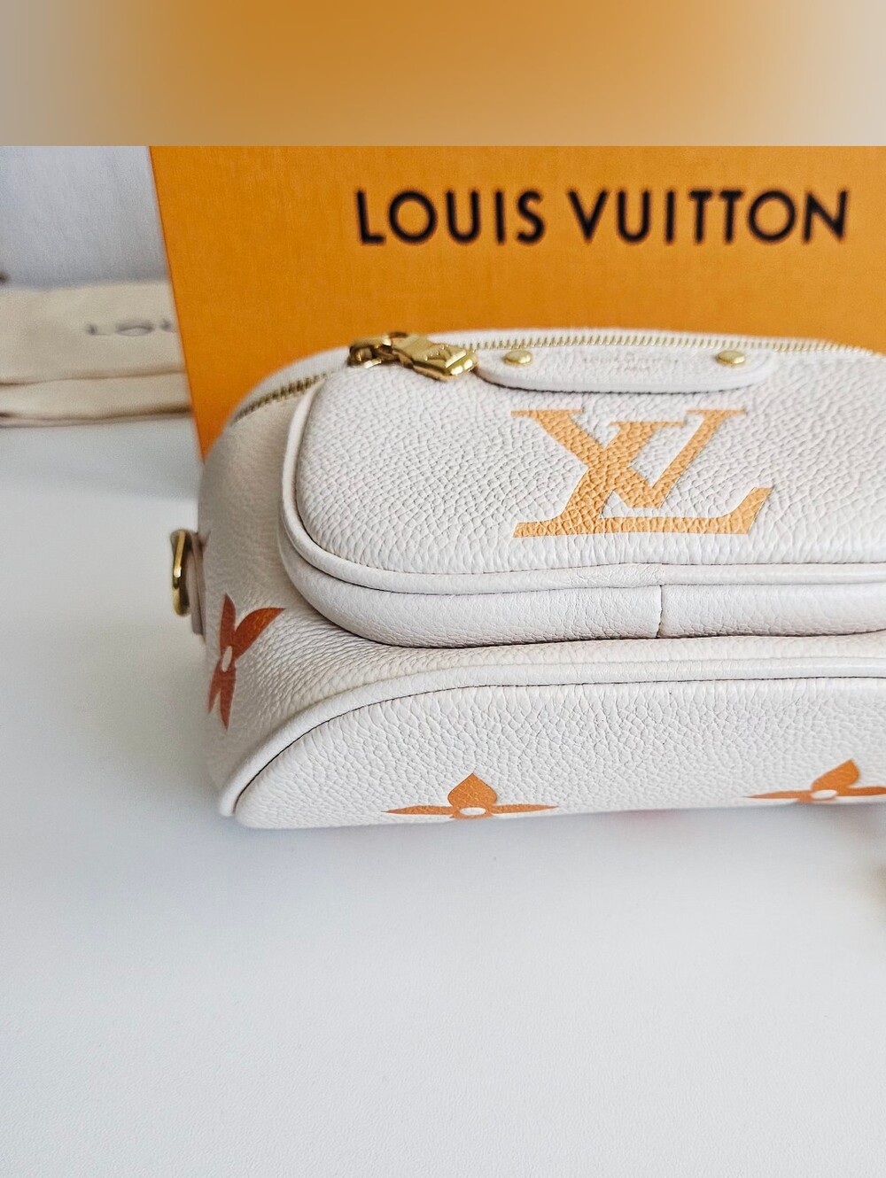 Louis Vuitton Giant By The Pool Cream Safron 4-way Crossbody/Bumbag/Shoulder Bag - Picture 6 of 15